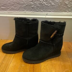 Ugg Classic Femme Toggle Wedge Boot Women Size 7 Suede Ankle Black 113479